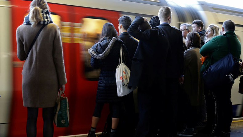 Train derailment leaves Londoners facing chaotic commute