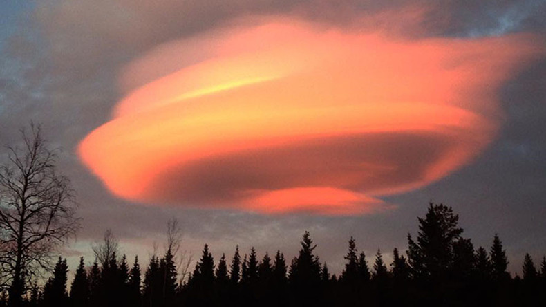 Mysterious UFO cloud hovers over Sweden (PHOTOS)