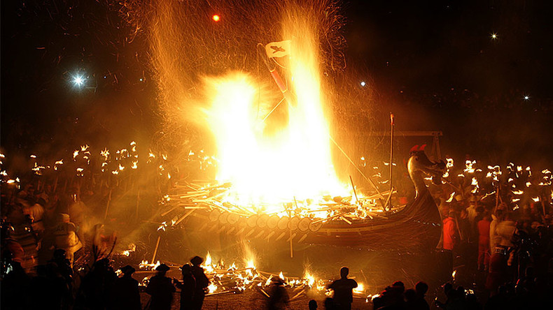 Vikings crown dramatic march on Scotland with ship-burning crescendo (VIDEO)