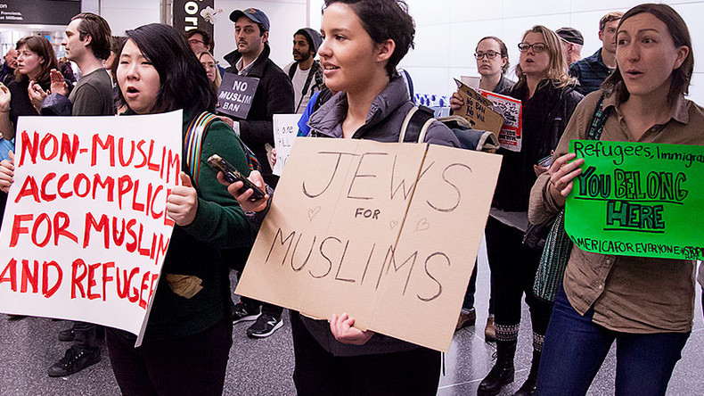 48 British rabbis cite Holocaust in condemnation of Trump’s ‘Muslim ban’