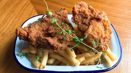 Vegan ‘fried chicken’ shop divides opinion in London
