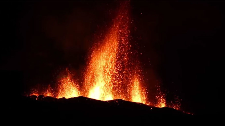 Mesmerizing volcanic eruption lights up night sky (VIDEO)