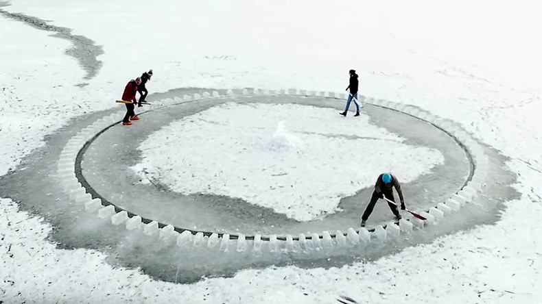 Icy carousel: Merry-go-round carved on frozen river in Ukraine (VIDEO)