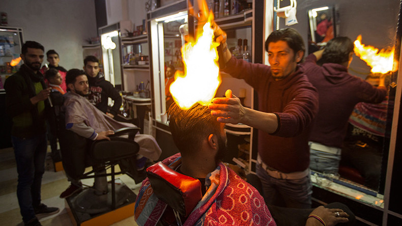 Meet Gaza’s hottest barber: Palestinian uses fire to style hair (VIDEO)