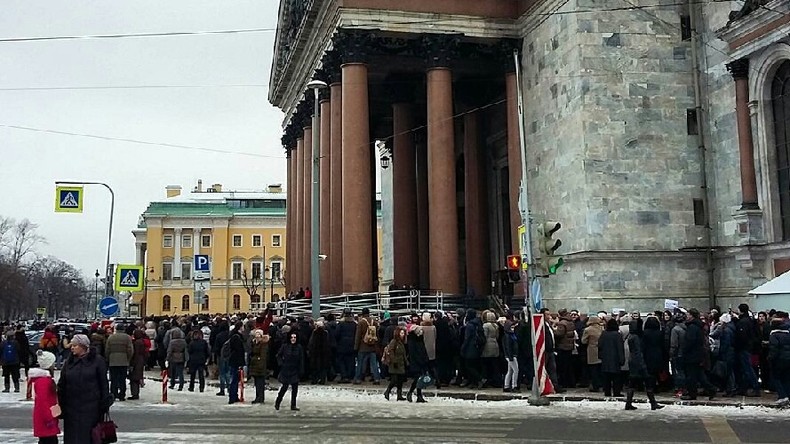 Сrowds surround St Petersburg religious museum, protesting its transition to Orthodox Church