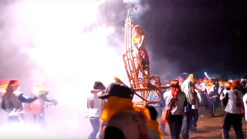 ‘God of war & wealth’ bombed with fireworks in shocking Taiwanese ritual (VIDEO)