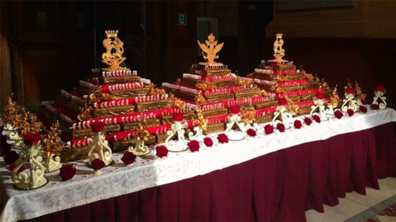 Landmark Moscow museum marks 145th birthday with 500kg of gilded cakes (PHOTOS)