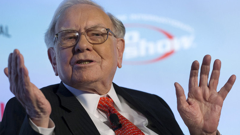 Warren Buffett dumps Walmart, bets on Apple & US airlines