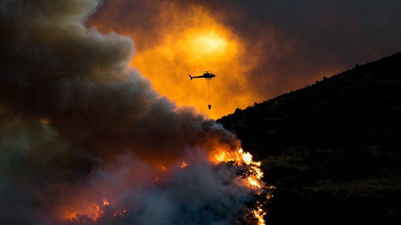 Raging New Zealand wildfires leave 1 dead, force 400 to evacuate (VIDEOS, PHOTOS)