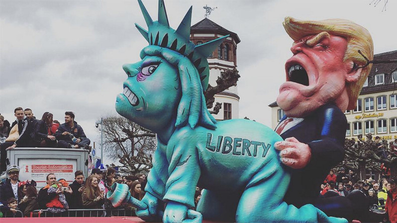 ‘Democracy is screwed’: Trump, Merkel & far-right leaders mocked at annual carnival in Germany