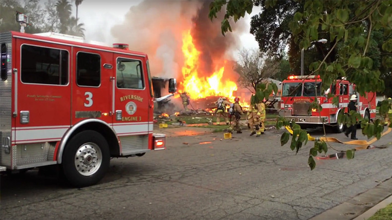 4 killed, 2 injured after small plane crashes into houses in California (PHOTOS, VIDEOS)
