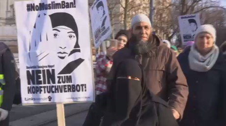 Thousands march against ‘sexist & racist’ burqa ban plan in Austria (VIDEOS)