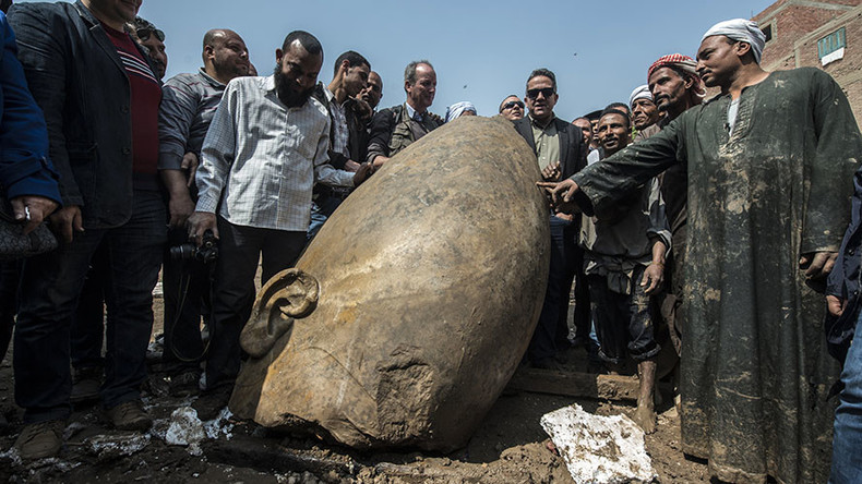 Ancient Egyptian statue discovered in Cairo wasteland (PHOTOS, VIDEO)