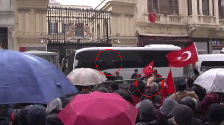 Angry Turks pelt Dutch consulate in Istanbul with eggs (VIDEO)