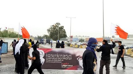 Bahrain police clash with protesters after funeral of activist who died in custody (VIDEO)