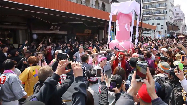 Japan celebrates giant penises in bizarre yearly festival (VIDEO)