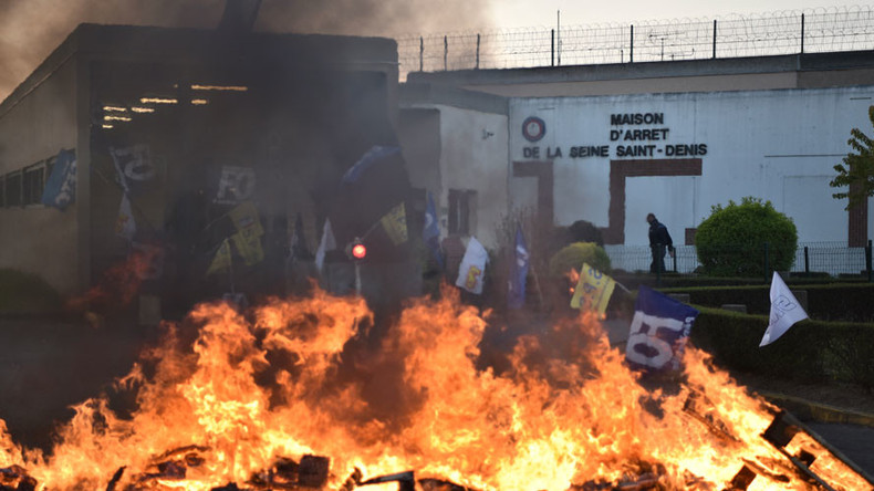 Paris prison guards torch tires to protest poor conditions, 200% overcrowding (PHOTOS, VIDEOS)