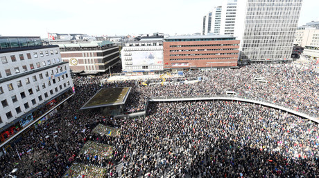 Thousands gather in Stockholm to commemorate victims of truck attack (PHOTOS, VIDEOS)
