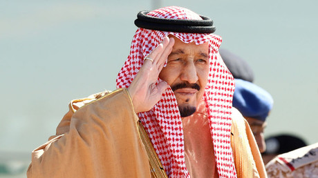 Saudi king returns perks to state employees, fires ministers & hires sons