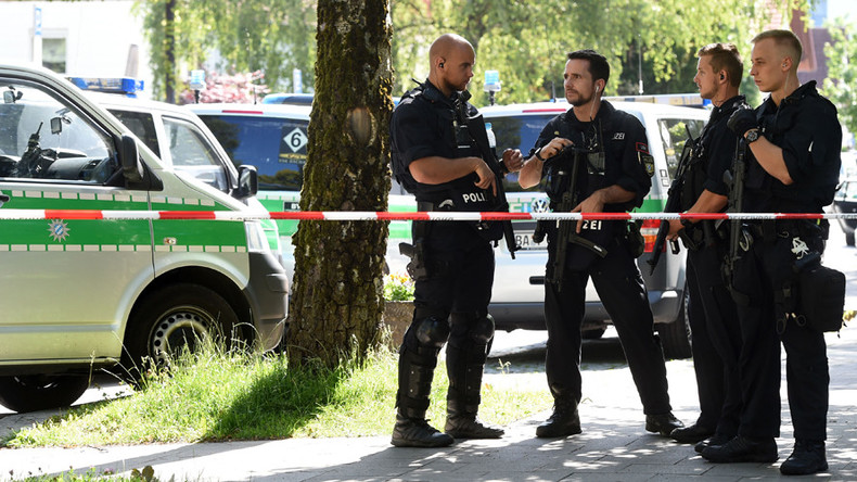 Female officer & 2 people injured in Munich shooting, suspect detained (PHOTOS, VIDEOS)