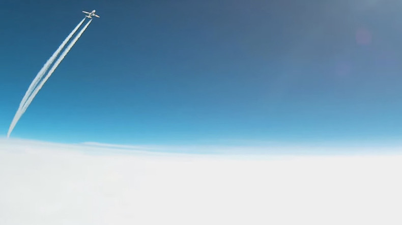 Extreme flyby: Weather balloon has close call with Delta Airbus (VIDEO)