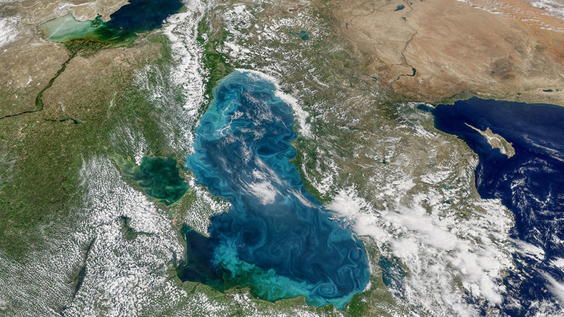 Plankton ‘explosion’ turns the Bosphorus Strait stunning turquoise ...