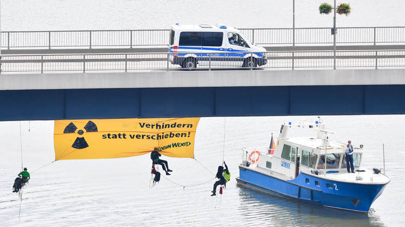 Eco-activists interrupt nuclear waste removal by river in Germany (PHOTOS)