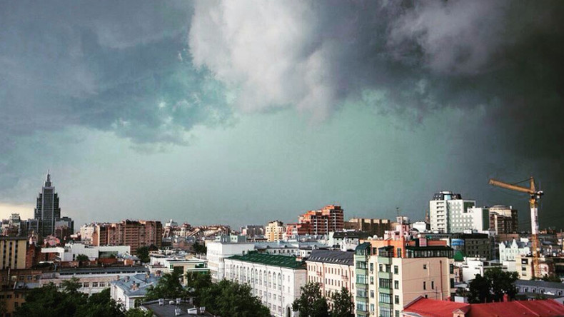 Sky split open: Moscow hit by ‘downpour of the century’ (VIDEOS, PHOTOS)