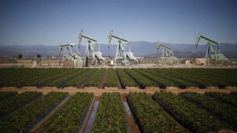 Oil prices plunge nearly 3% as glut persists