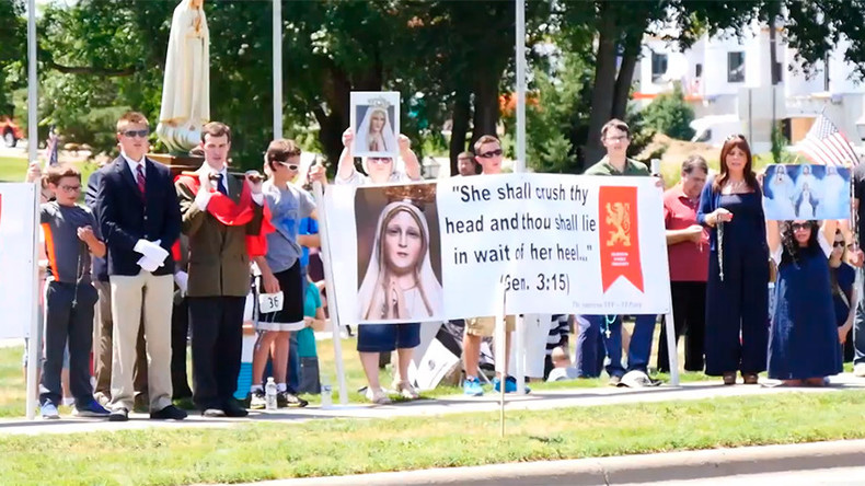 ‘Honk against Satan!’: Hundreds of Catholics protest Satanic statue in Minnesota (VIDEO)