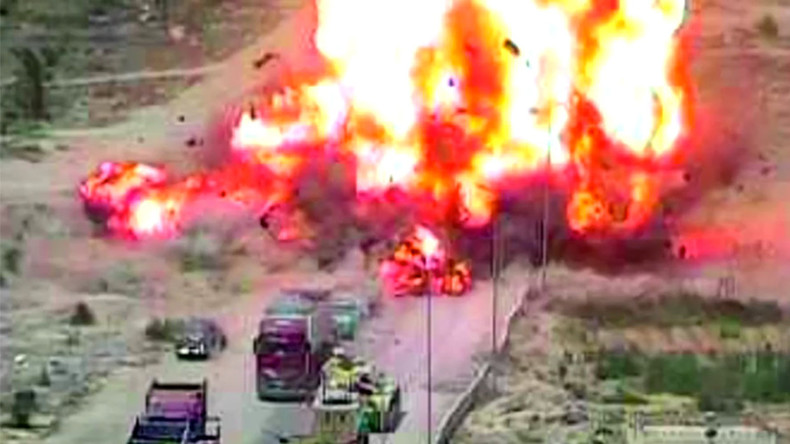 Tank crushes car full of bombers before massive explosion at Egypt checkpoint (VIDEO)