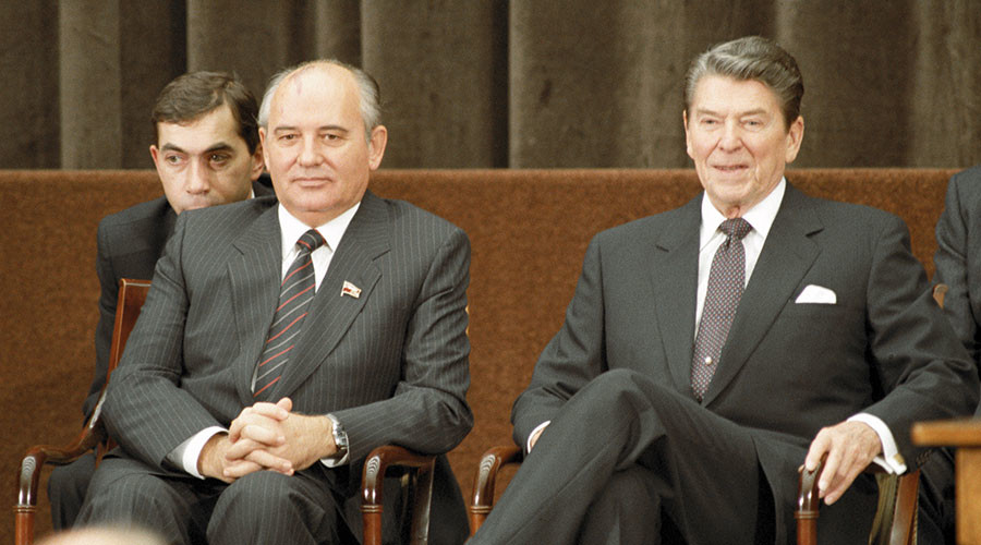 Mikhail Gorbachev and US President Ronald Reagan after the Soviet-American summit © Yuryi Abramochkin © Sputnik