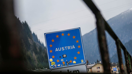 Austria to demand refugees’ cash & phones under govt initiative