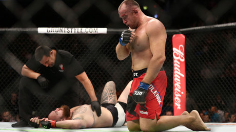 Oleynik Choke: Russian UFC heavyweight finishes opponent with signature move again