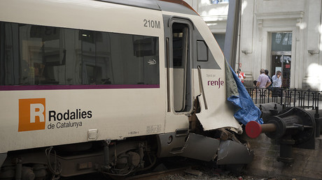 Two hospitalized, dozens injured in Madrid train crash (PHOTO, VIDEO)