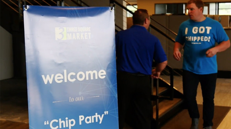 ‘Chip party’: US company celebrates implanting microchips in employees (VIDEO)