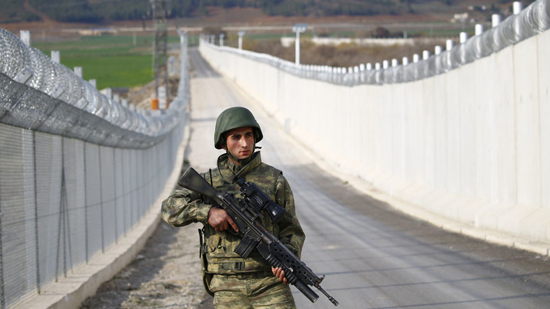 Turkey starts building wall on Iran border 