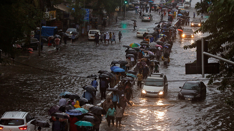 Heavy monsoon rains paralyze India's financial center, Mumbai (PHOTOS, VIDEOS)