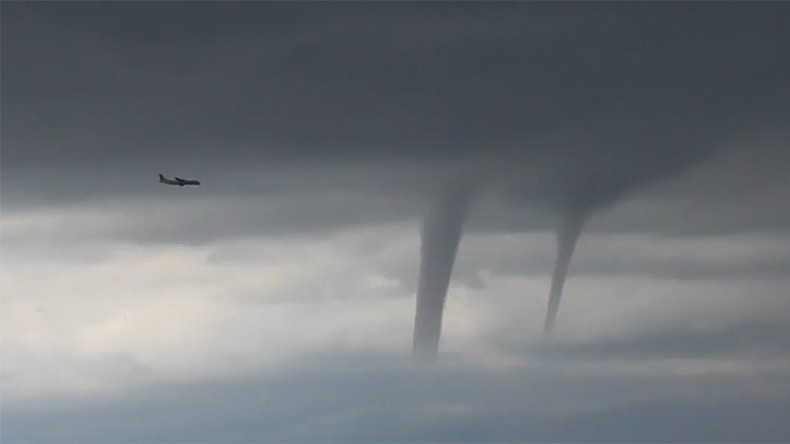 ‘Regular day in Sochi’: Witnesses describe chilling plane landing through tornadoes (VIDEOS)