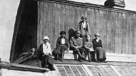 #1917LIVE: Detained Russian tsar & his family moved to Siberia