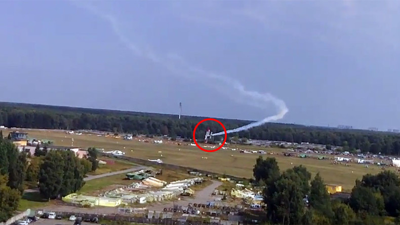 An-2 plane crashes outside Moscow in front of spectators, killing 2 on board (VIDEO)