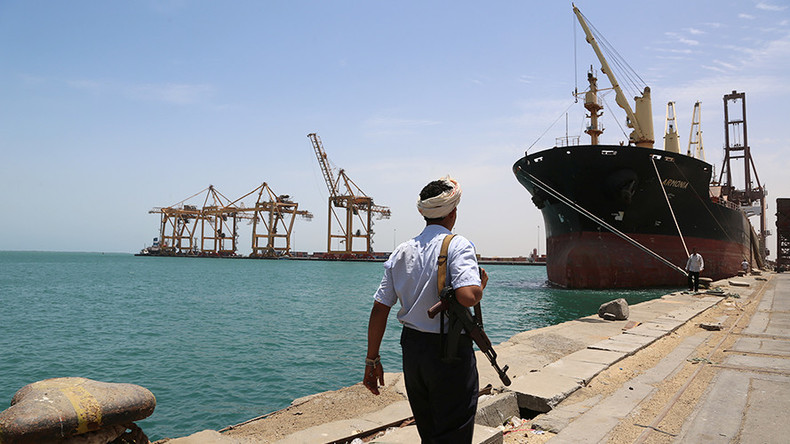 Yemeni rebels threaten to ‘target Saudi oil tankers’ if coalition attacks port of Hodeidah