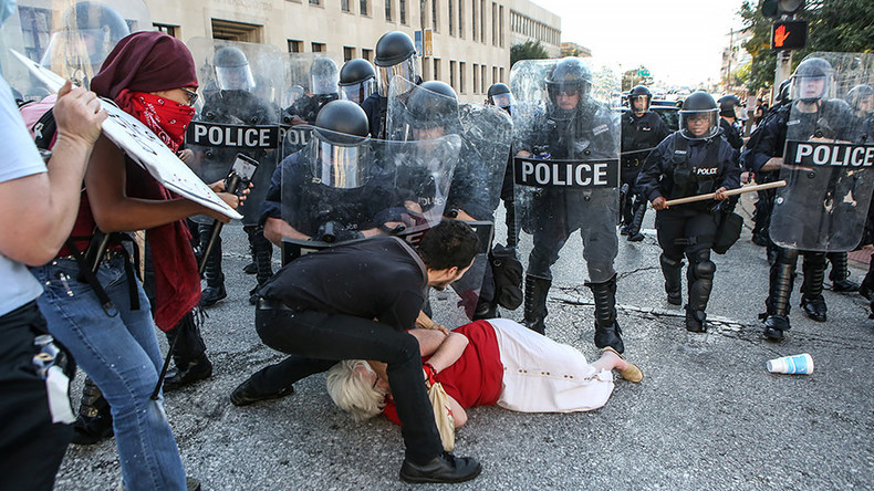 St Louis police knock older woman to ground & arrest her (PHOTO, VIDEO)