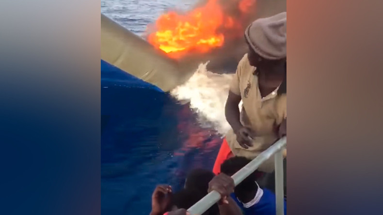 Libyan coastguard burn refugee vessel in Mediterranean (VIDEO)