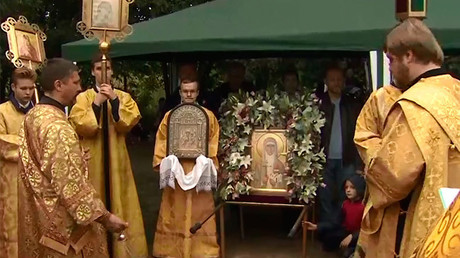 Orthodox Christians join procession commemorating Russian Revolution royalty (VIDEO)     