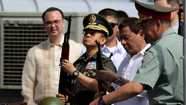 Duterte personally receives weapons shipment & tours Russian destroyer (VIDEO)