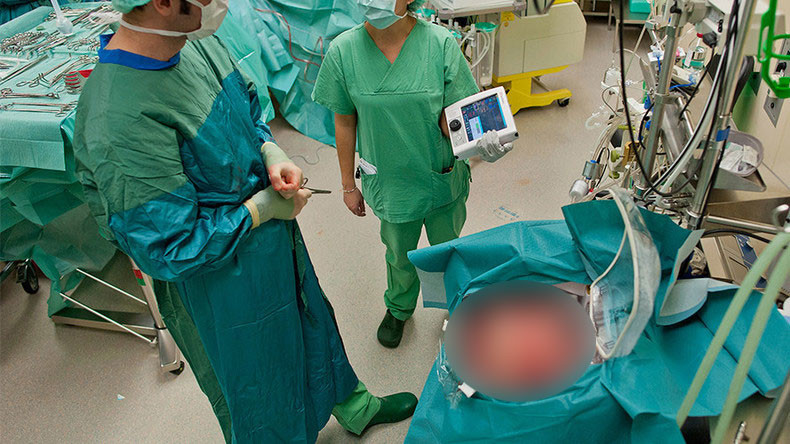 Woman survives 6 days with no lungs after 13hr, first-of-a-kind operation
