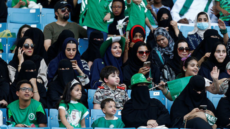 Saudi women score access to football matches
