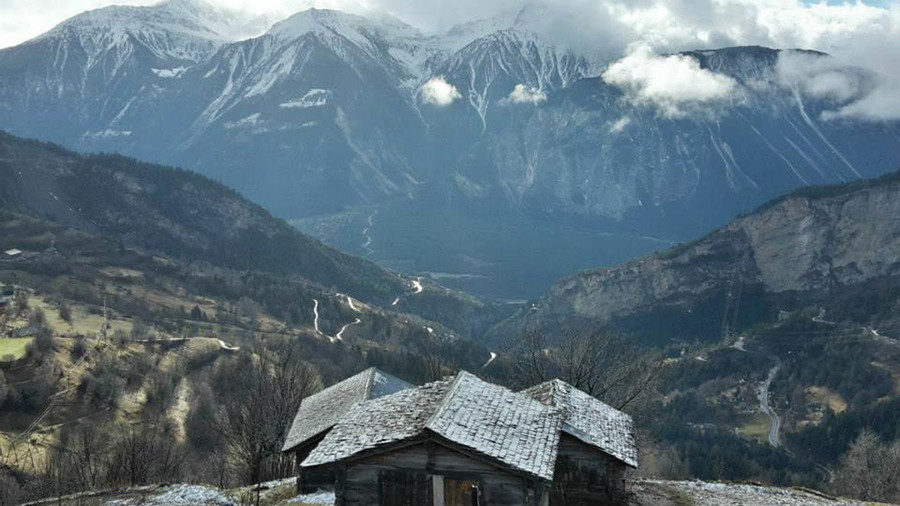 Charming Swiss Alps village offers €60,000 in cash to families willing to resettle there