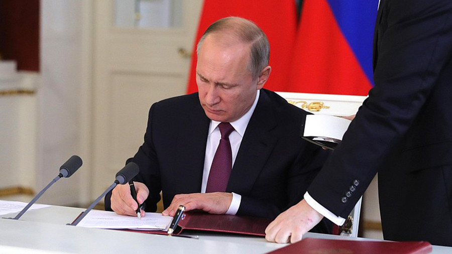Putin signs Russia's ‘foreign agents’ media law